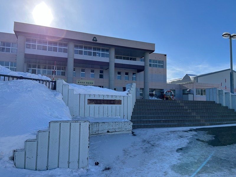 中学校　網走市立第二中学校（中学校）まで603m