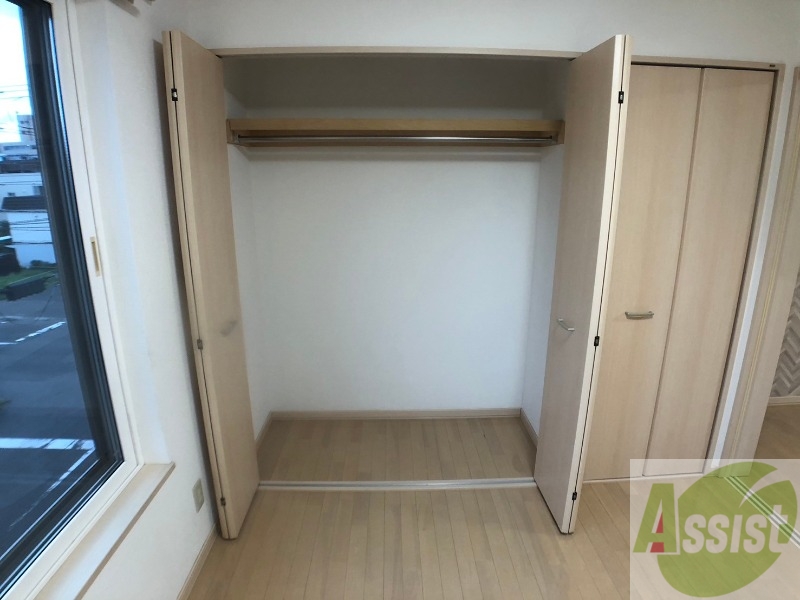 収納　寝室の収納です。部屋がすっきり片付きます。