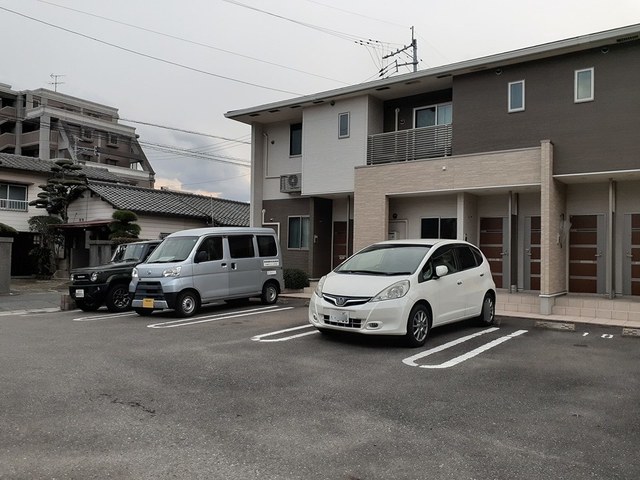 駐車場　駐車場