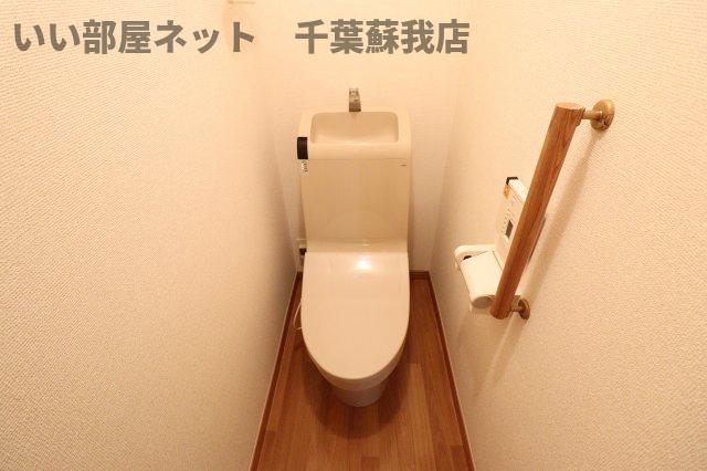 トイレ　同じ建物の別のお部屋の写真になります！
