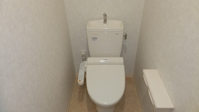 トイレ　温水洗浄暖房便座
