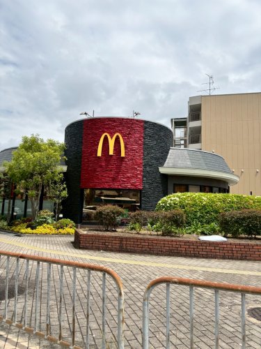 飲食店　マクドナルド 外環河内長野店（飲食店）まで128m