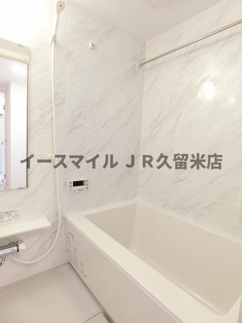 バス・シャワールーム　コンパクトで使いやすいお風呂です