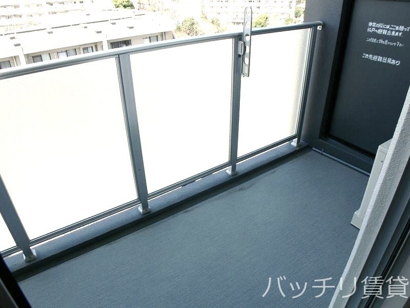 バルコニー　別号室タイプの為、現状を優先いたします
