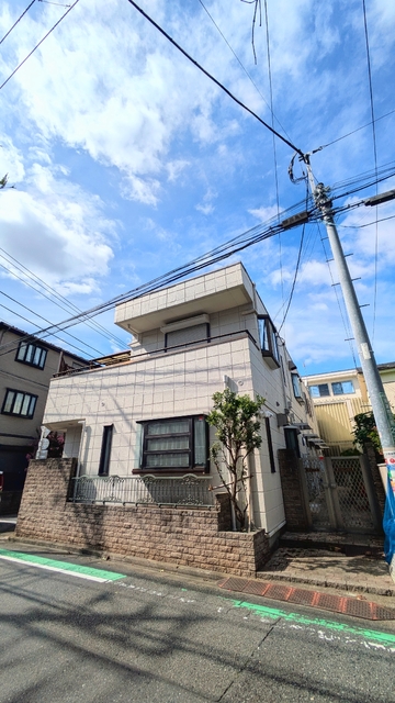 建物外観　※外壁リフォーム中です。