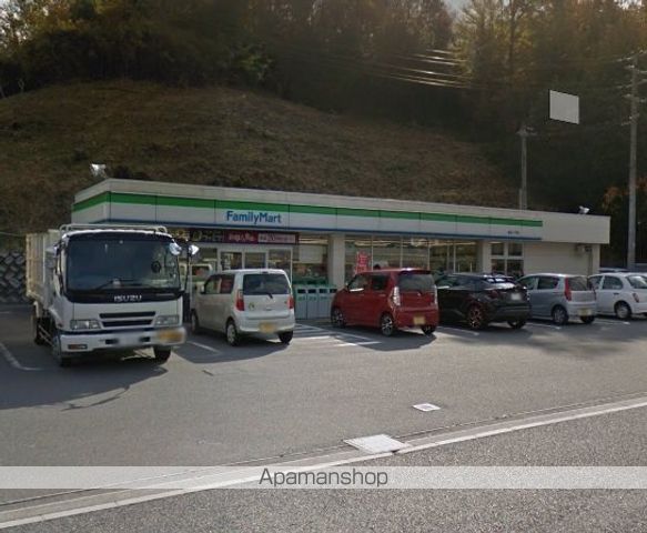 コンビニ　ファミリーマート（コンビニ）まで2022m