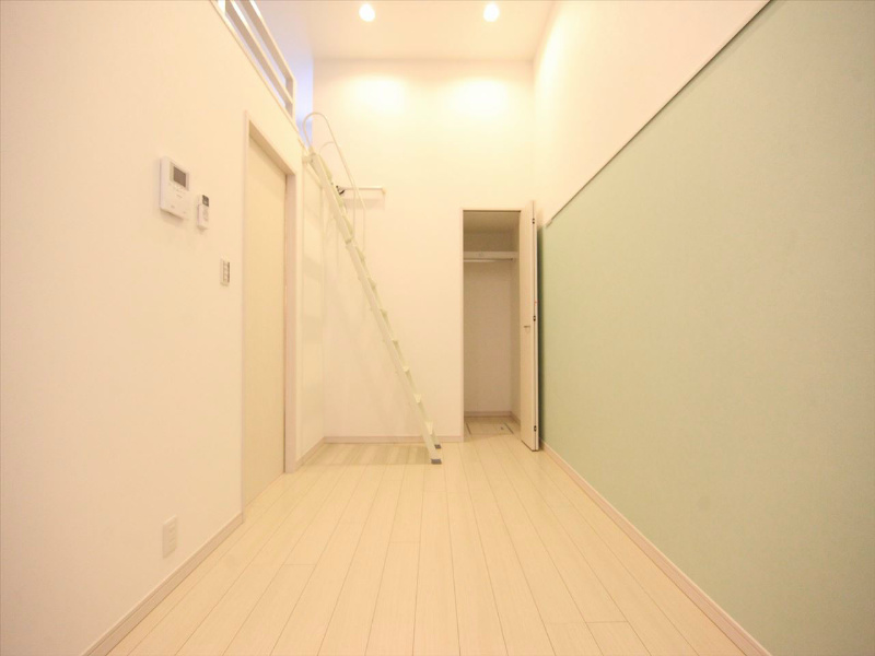 居室・リビング　洋室5.2帖　ロフト5.5帖（収納でもお部屋でも使えます）