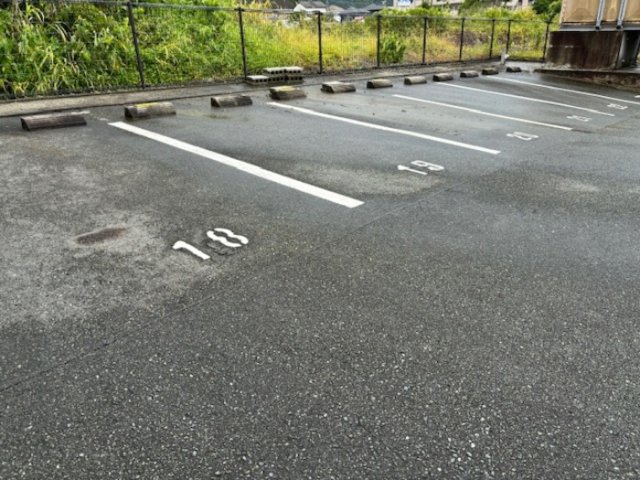 駐車場　駐車場があるので、車を買う予定の方も安心です