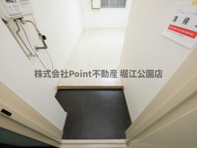 地下鉄千日前線 阿波座駅 徒歩6分 6階建 築42年の玄関写真