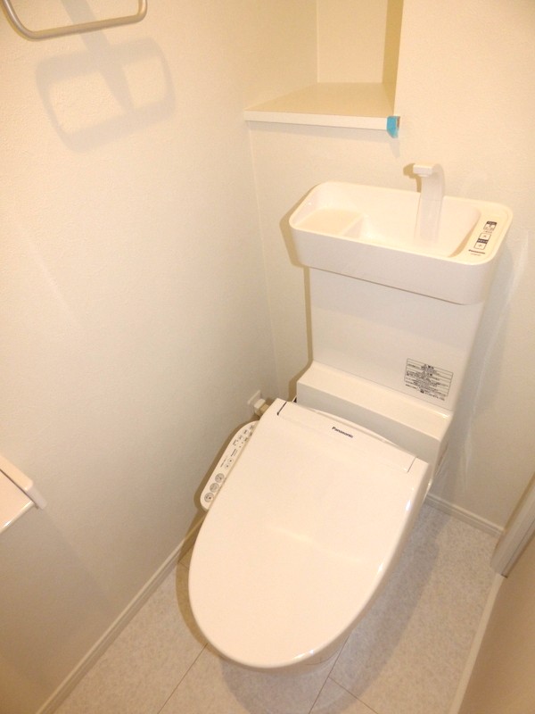 ＪＲ京葉線 蘇我駅 徒歩13分 3階建 築6年のトイレ写真