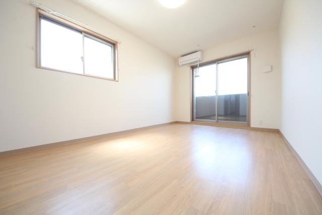 居室・リビング　※同タイプ部屋の写真です。