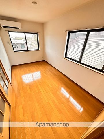 ＪＲ日豊本線 隼人駅 徒歩27分 3階建 築24年の居間写真