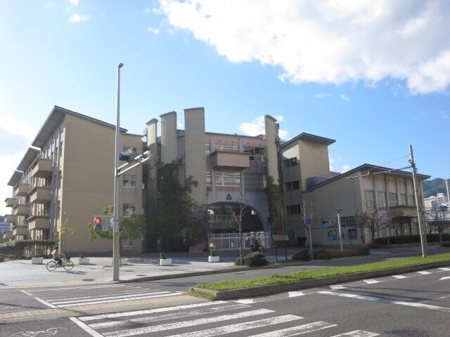 中学校　神戸市立渚中学校（中学校）まで641m