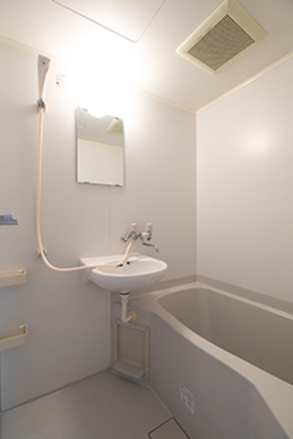 バス・シャワールーム　※写真は同タイプ住戸です。