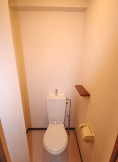 地下鉄谷町線 南森町駅 徒歩6分 11階建 築30年のトイレ写真