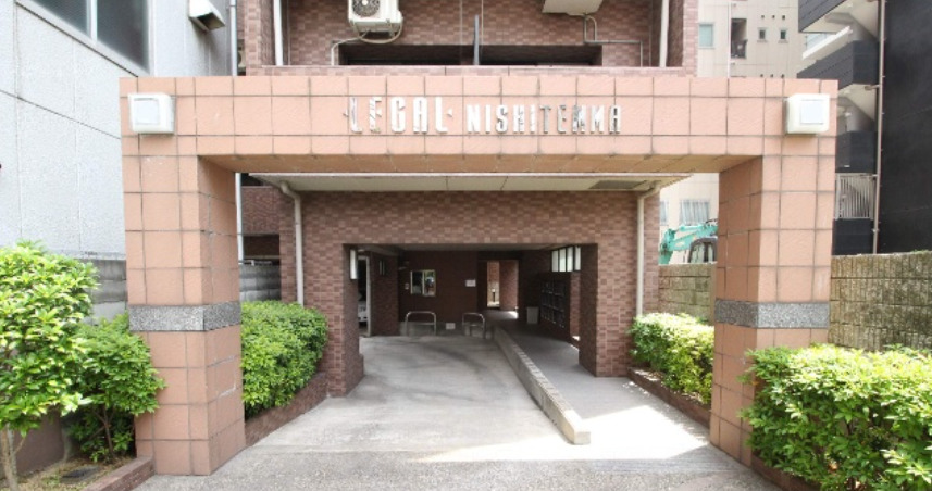 地下鉄谷町線 南森町駅 徒歩6分 11階建 築30年の外観写真
