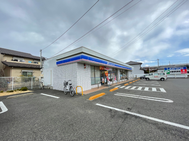 コンビニ　ローソン豊山町伊勢山店（コンビニ）まで741m