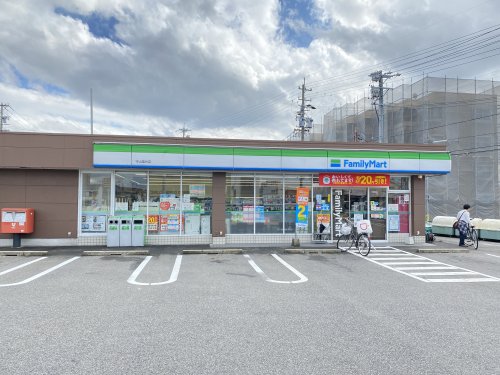 コンビニ　ファミリーマート 守山苗代店（コンビニ）まで219m