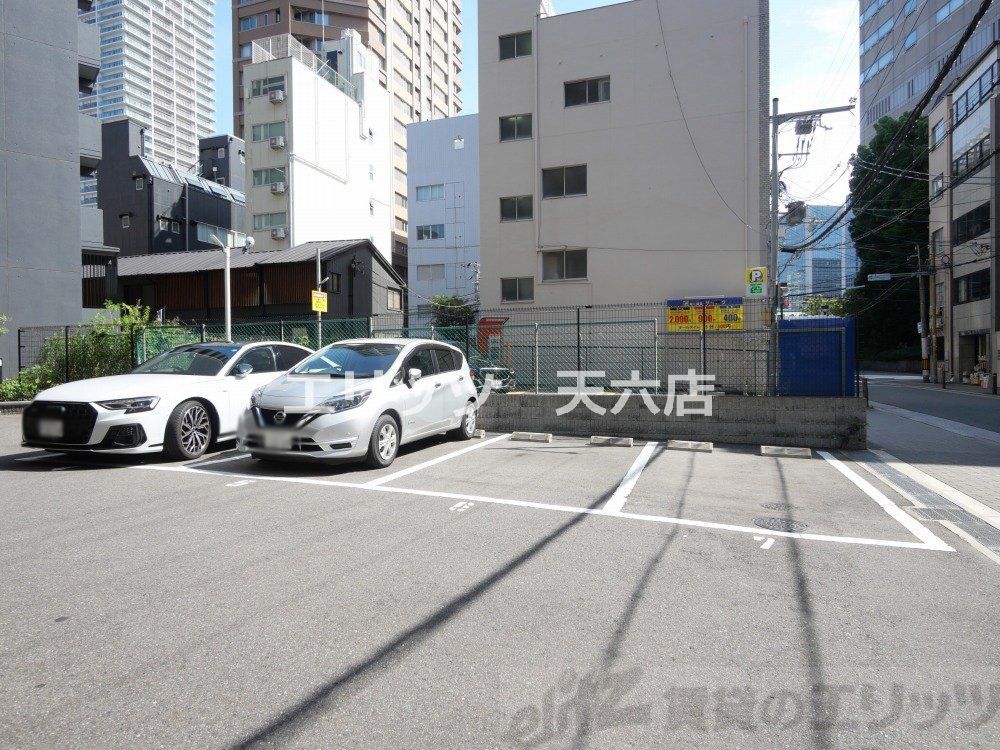 駐車場　駐車場