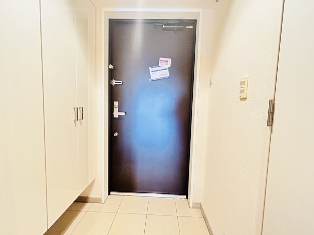 玄関　＊同間取り別部屋参照