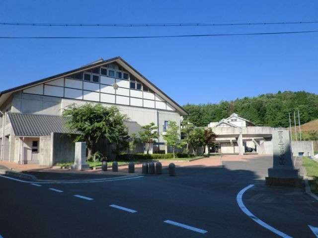中学校　瑞浪市立瑞浪南中学校（中学校）まで976m