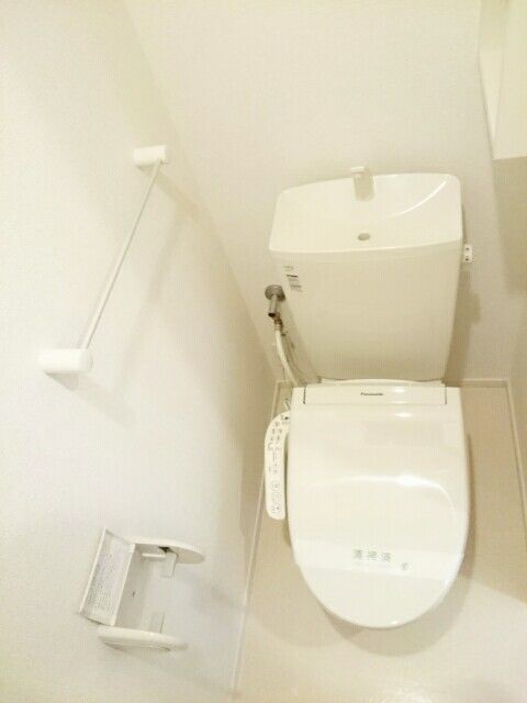 ＪＲ東北本線 岩手飯岡駅 徒歩11分 2階建 築9年のトイレ写真