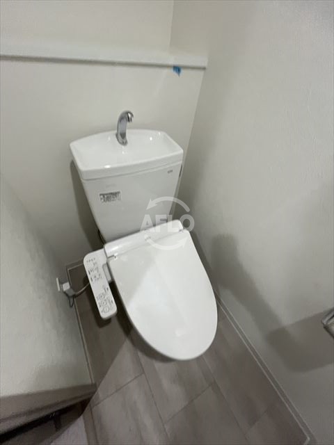 地下鉄千日前線 今里駅 徒歩7分 10階建 築3年のトイレ写真