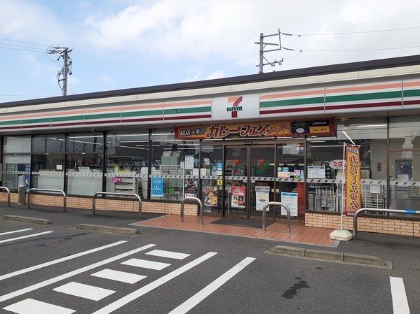 コンビニ　セブンイレブン 岐阜中うずら７（コンビニ）まで750m