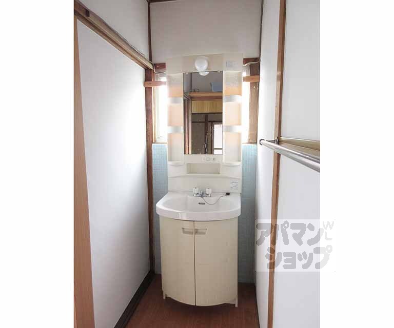 洗面設備　独立洗面台です