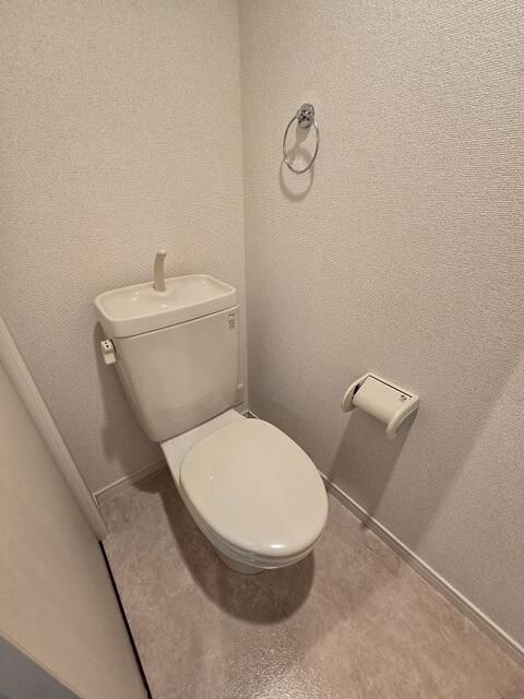 東急田園都市線 宮崎台駅 徒歩8分 2階建 築20年のトイレ写真