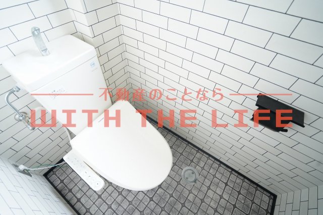 トイレ　落ち着いた色調のトイレです