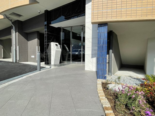 エントランス　詳細は、RISUMO江坂本店→06-6155-7137まで♪