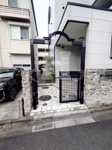 エントランス　ゆとりのあるエントランスです