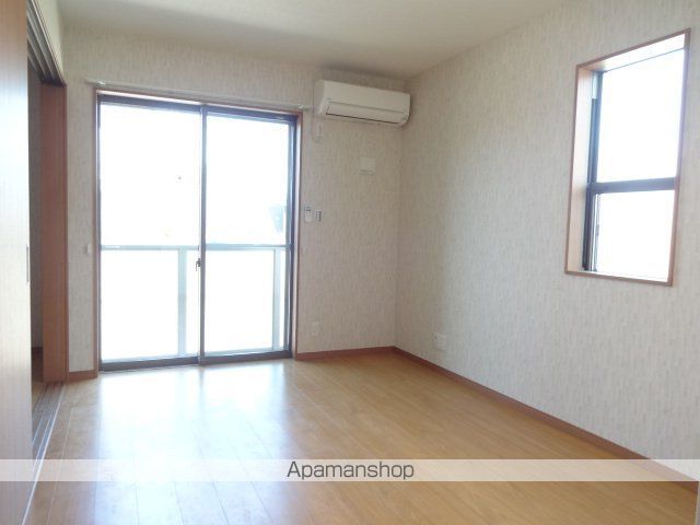 アットリラ緑が丘Bの居間写真