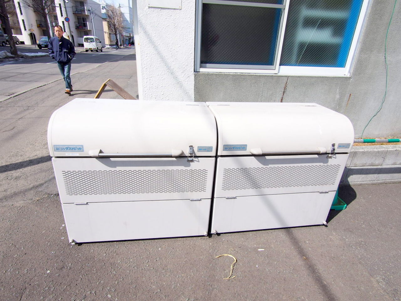 エントランス　敷地内に専用ゴミステーション完備♪