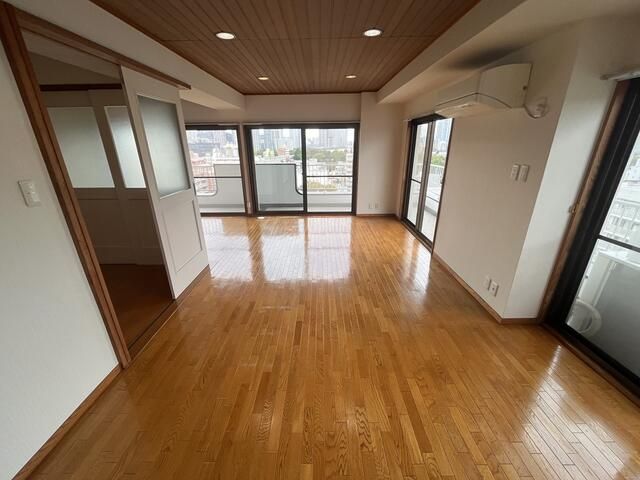 居室・リビング　こちらの居間で趣味の時間をお楽しみください