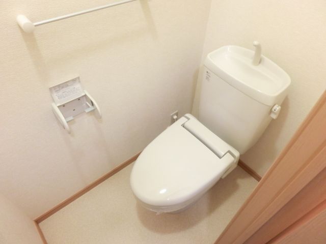 トイレ　トイレはシンプルです。