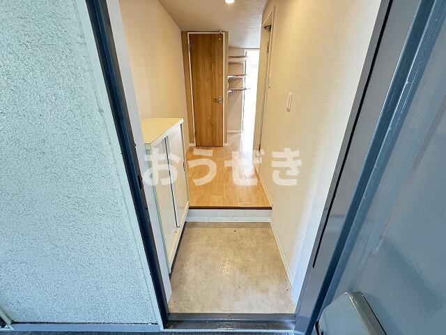玄関　※別部屋参考写真です