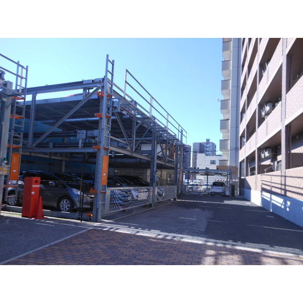 駐車場　駐車場の空きは随時お尋ねください