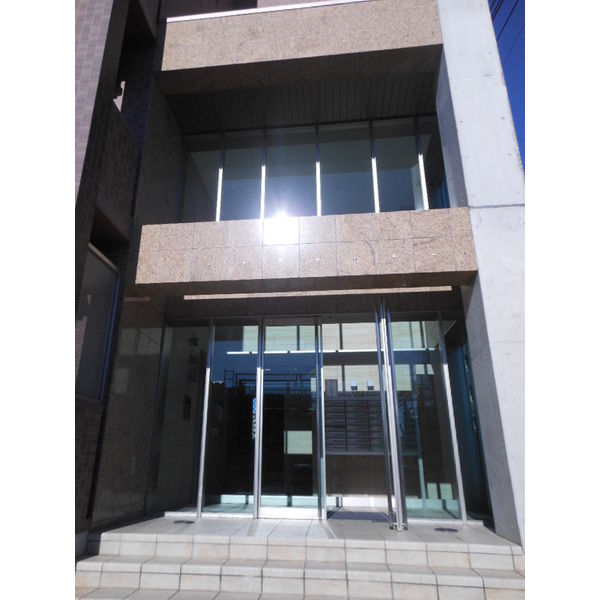 エントランス　いってきますからおかえりまで、あなたの生活を見つめています