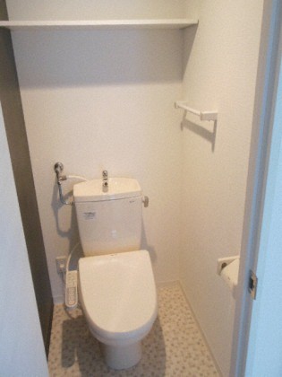 トイレ　ウォシュレット付いてます♪