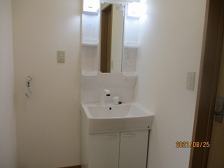 洗面設備　シャワー付き洗面台