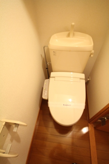 トイレ　写真は別号室のものです。