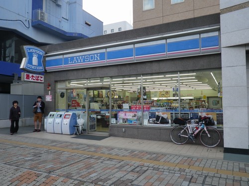 コンビニ　ローソンダイワロイネットホテル秋田店（コンビニ）まで498m