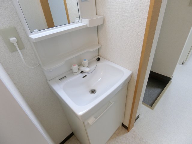 洗面設備　独立洗面台も新品です。