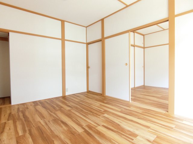 居室・リビング　居室と寝室を分けて生活できる２Ｋ。