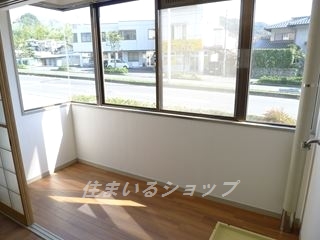 バルコニー　明るく便利なサンルーム