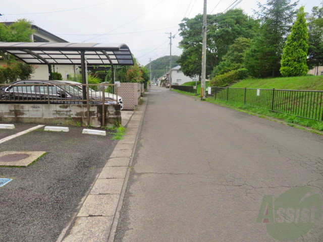 【仙台市青葉区栗生のアパートの駐車場】