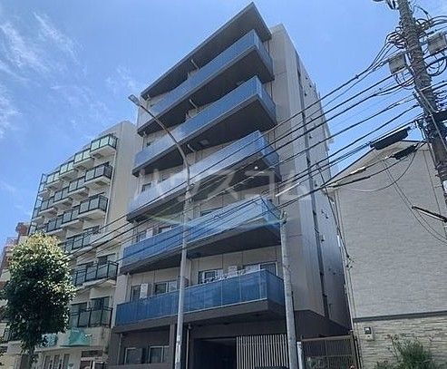 【横浜市神奈川区六角橋のマンションの建物外観】