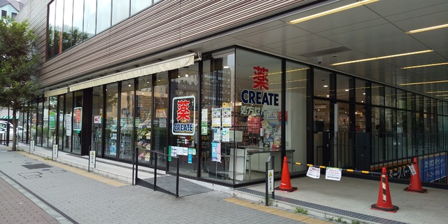 【横浜市神奈川区鶴屋町のマンションのドラックストア】